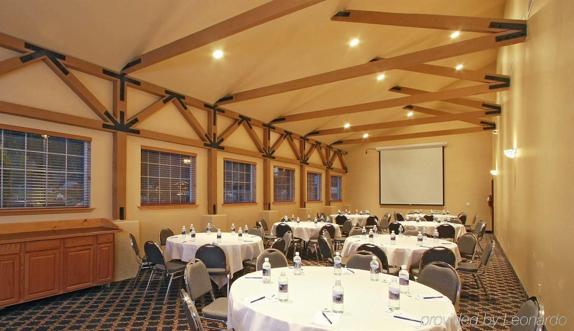 Icicle Village Resort 3*